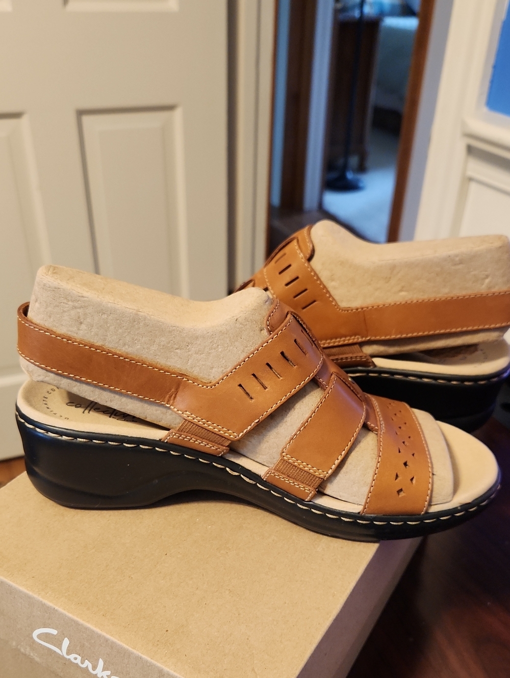 NEW Clarks Collection Lexie Qwin Cognac Leather Open-Toe Sandals Adjustable - Picture 8 of 12